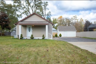 743 Hollister St, Pontiac, MI 48340