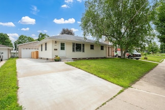 1436 Cascade St NW, Rochester, MN 55901