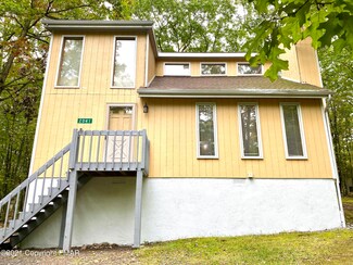 2041 Candlewood Dr, East Stroudsburg, PA 18301