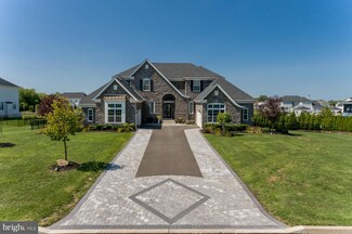 14 Oxford Dr, Ivyland, PA 18974