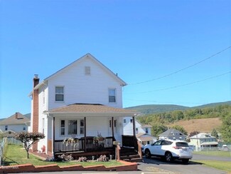 743 Dunmore St, Throop, PA 18512