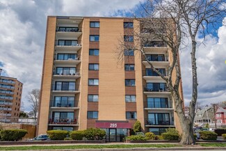 295 Lynn Shore Dr Unit 106, Lynn, MA 01902