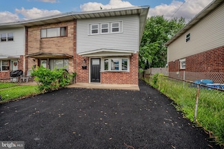 86 Thorn Ln, New Castle, DE 19720