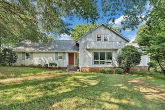 404 Robin Ridge Rd, Rocky Mount, VA 24151