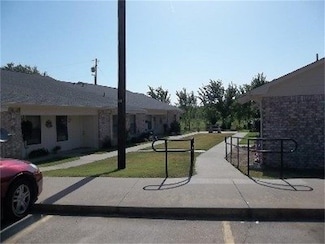 401 Bicentennial St, Bonham, TX 75418