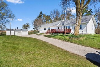 5170 N Center Point Rd, Walker, IA 52352
