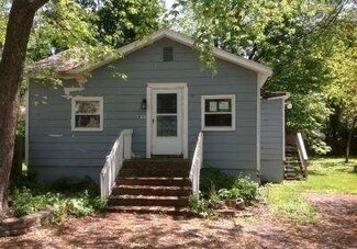 6N923 Woodlawn Ave, Saint Charles, IL 60174