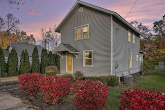 424 N Dean St, Centreville, MI 49032
