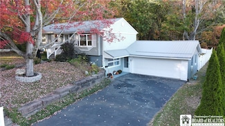 7 Karen Dr, Silver Creek, NY 14136