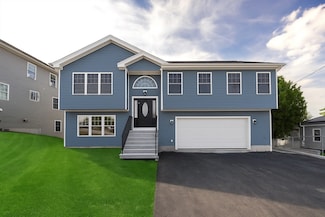 21 Seattle St, Worcester, MA 01605
