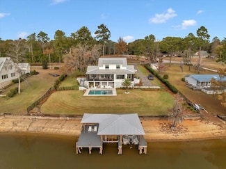 624 Lakeshore Dr, Cordele, GA 31015
