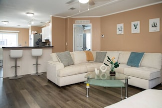48 Dogwood Ln Unit 48D, Davie, FL 33325