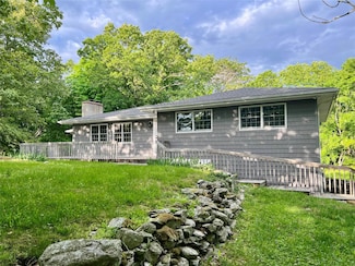 422 Stanford Rd, Millbrook, NY 12545