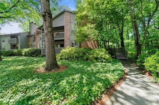 1424 Tuxworth Cir, Decatur, GA 30033