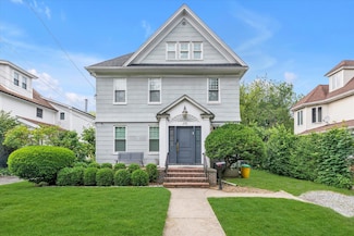 370 Summit Ave, Cedarhurst, NY 11516