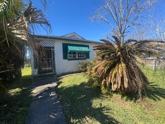 1551 Shirley Dr, New Orleans, LA 70114