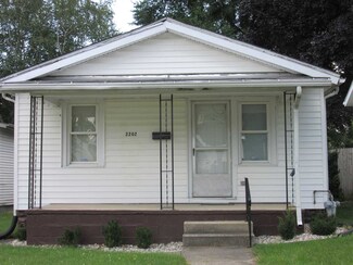 2202 Kendall St, South Bend, IN 46613