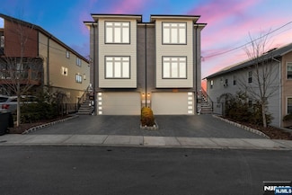 805 Fairview Ln, Fort Lee, NJ 07024