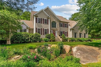 16 Leonard Dr, North Smithfield, RI 02896