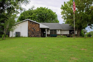 305 2nd St, Indianola, OK 74442