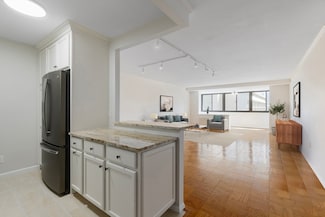 6 Whittier Place Unit 9H, Boston, MA 02114