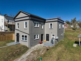 238 3rd St NW, Pulaski, VA 24301