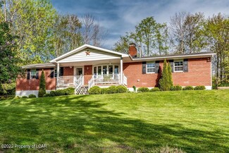 17 Washington St, Dallas, PA 18612