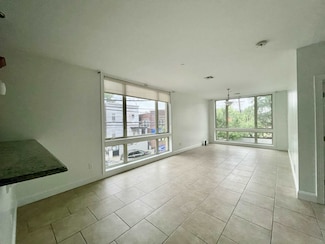 422 68th St Unit 213, Guttenberg, NJ 07093