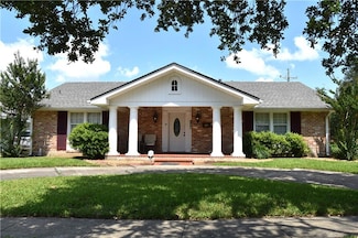 5501 Chatham Dr, New Orleans, LA 70122