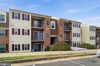 14901 Rydell Rd Unit 303, Centreville, VA 20121