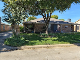 5729 Cancun Dr, North Richland Hills, TX 76180