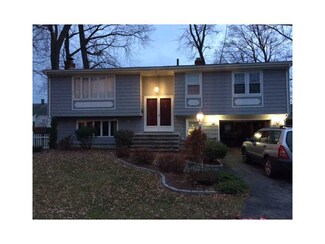 7 Meadow Ave, Johnston, RI 02919