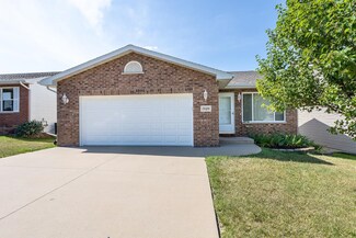 7828 Trails Edge Dr, Dubuque, IA 52002
