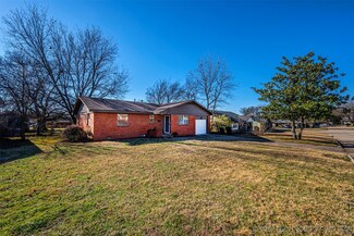 923 W 22nd St, Ada, OK 74820