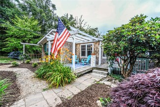 646 Stone Church Rd, Tiverton, RI 02878