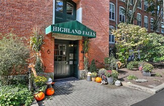 2 School St Unit 108, Lincoln, RI 02808