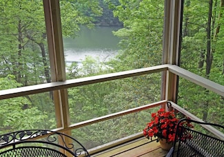 66 Pine Ridge Ct, Ellijay, GA 30536