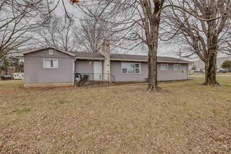 4929 Flat River Rd, Farmington, MO 63640