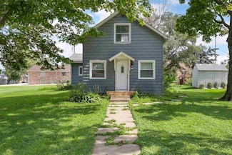 315 8th Ave, Clarence, IA 52216