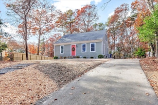 47 Shallow Pond Ln, East Falmouth, MA 02536
