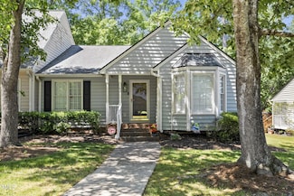 140 Heatherwood Dr, Apex, NC 27502