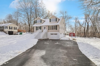 95 Smithtown Rd, Fishkill, NY 12524