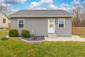 210 S Farnsworth Ave, Aurora, IL 60505