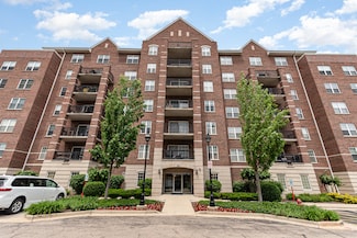390 W Mahogany Ct Unit 301, Palatine, IL 60067