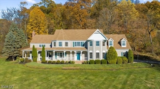 21 Country Place, Lebanon, NJ 08833