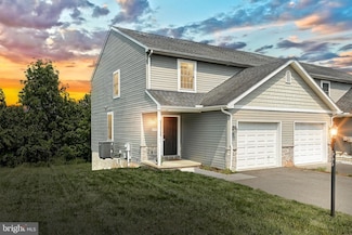 555 Kentwell Dr, York, PA 17406