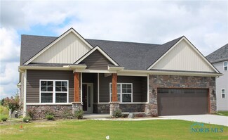 1450 Blackhawk Dr, Waterville, OH 43566