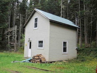 41 Daniel Beard Rd, Pittsburg, NH 03592