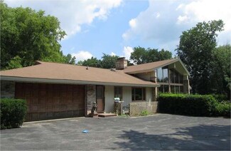 1215 Valley Rd, Bannockburn, IL 60015