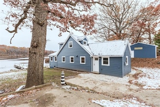 542 Oak Dale Dr, Chelsea, MI 48118